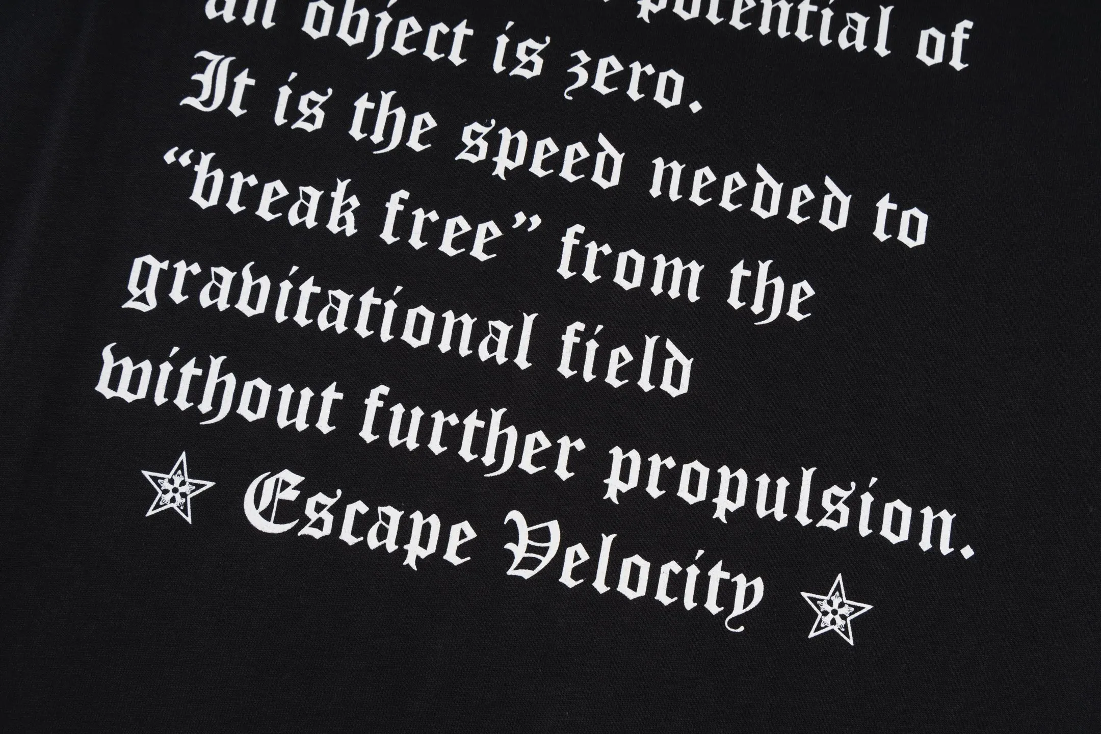 🅿️280 [Exclusive supply] CH Crow Heart Skull Soldier Text Short Sleeve The fabric is made of customized pure cotton, which is soft and smooth to the touch, has good breathability, and is super comfortable on the upper body. The chest is embellished with skull text printing. The printing is delicate and exquisite, and the edges of the letters are super clear! The net is invincible and clean! The upper body is also very stylish and will not collapse! The feeling of slightly dropped shoulders will make the whole person look very thin! It looks good and is comfortable. It can be matched with many types of clothing to create a fashionable look. It has customized accessories, complete with three labels, and the same style for men and women! Size:S/M/L